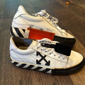 Off-White Vulc low white with updated stripes sneakers